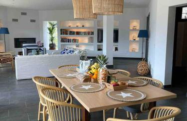 Idyllic 6 bed villa stunning sea view salt pool - Foto 29