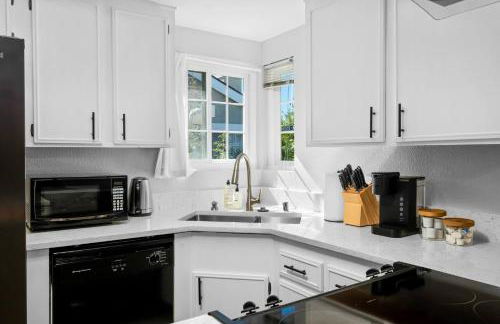 Lux Modern Pet Friendly | Pool | Hot Tub | Tennis - Photo 27