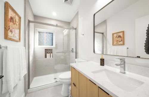 2025 Modern 2BR Home Near Sea-Tac & Boeing - Foto 4