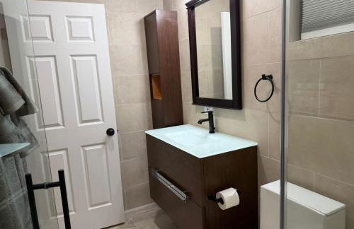 Spacious 5 bedroom single family home sleeps 12 with driveway near DC - Foto 22