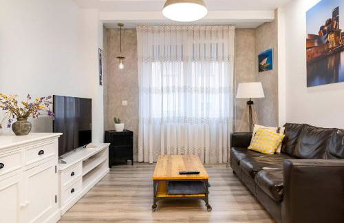 Amplio, luminoso y moderno cerca del Casco Viejo - Foto 3