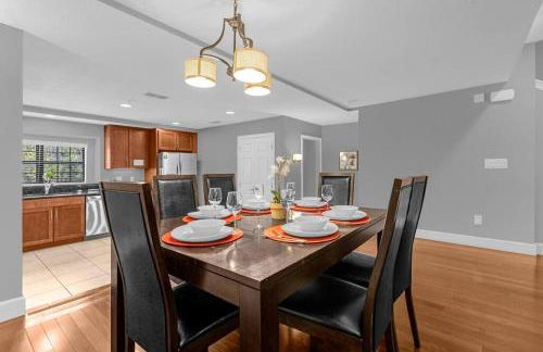 Vibrant 4BR Family Townhome 1 mile from Disney World and Disney Springs - Photo 22