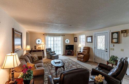 Secluded Lakefront Cabin with Private Dock on Lake Nantahala, Topton, North Carolina - Foto 9