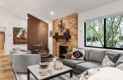 Design-forward Palm Springs home w saltwater pool lush yard multiple outdoor dining areas Casa Papagayo by AvantStay - Foto 9