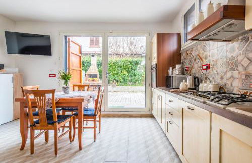 Piano Terra Moderno con Ampi Spazi e Luminosità - Foto 12