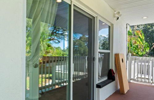 Hideout on the Hillsborough is a Gorgeous Renovated 3BR Pet Friendly Home on the Hillsborough River located in the North End of Seminole Heights - Foto 37