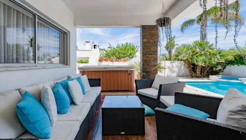 Deluxe 4BDR House W/ Pool by LovelyStay - Photo 2