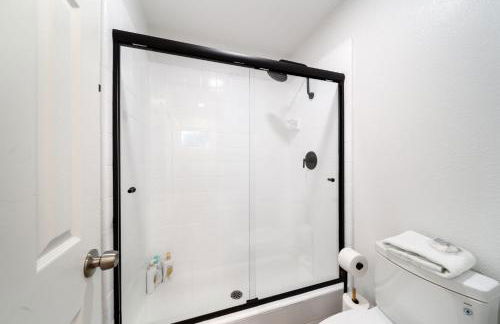 Ocean View Retreat Firepit & Spacious Yard - Foto 30