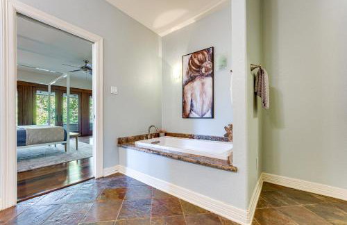 4-Season Boathouse, Hot Tub! Guadalupe River Oasis - Foto 15
