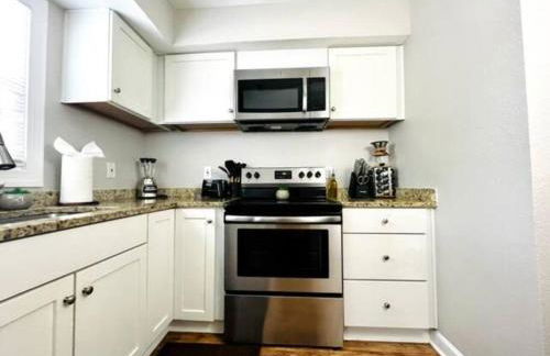 Condo 5 min Uptown I Fast Wi-Fi & Private Patio - Foto 13