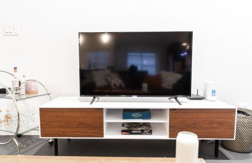 Sophisticated Minimalist Modern Home w/pool and spa - Foto 35