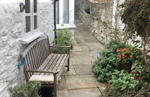 Lyme Clifftop Hideaway - Photo 18