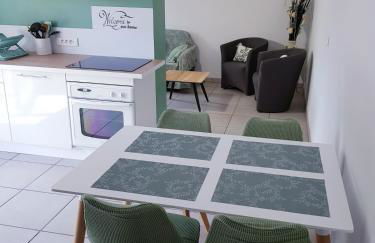 GITE BAS-EN-BASSET, HAUTE-LOIRE, MAISON et JARDIN ATYPIQUE PLEINE NATURE - Foto 3