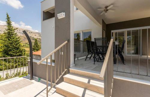 Luxe villa with pool, jacuzzi, and sauna - Foto 17