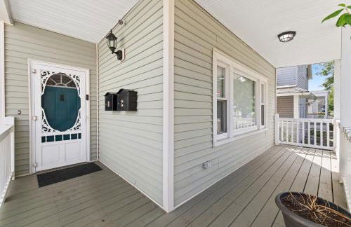 Luxe Suite with Pool Table, King Bed, 3 TVs, & Free Parking - Foto 22