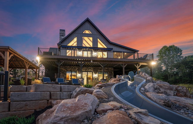 Gray Fox Lodge by Avantstay Waterslide Pool Theater Sleeps 23 - Foto 10