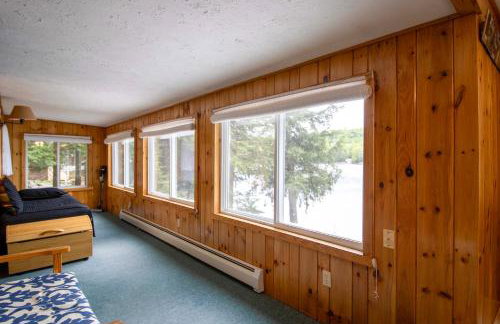 Lakefront Home with Seasonal Dock in Limerick! - Foto 6