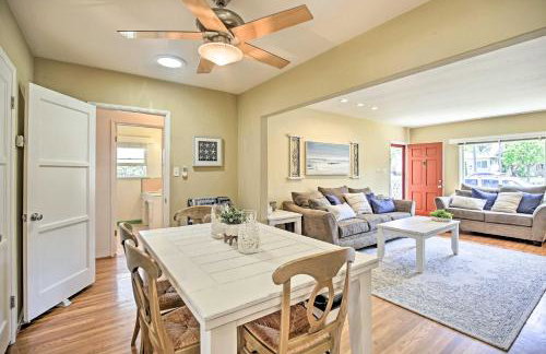 Oceanside Home with Yard - Walk to Beach and Pier - Foto 6