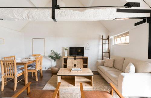 Cosy Cotswolds Cottage Farm Stay - Shepherds Rest - Photo 40