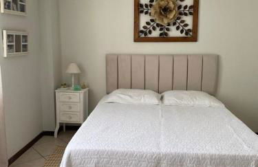 Apartamento com piscina a poucos passos da praia - Foto 4