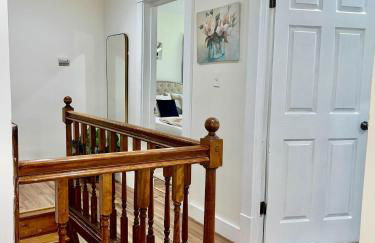Spacious 4BR home w 2BA, a workspace & king bed! - Foto 57