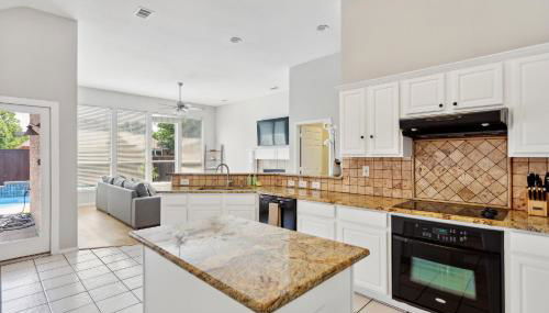 Family Fun Retreat- Pool & Entertainment Haven! home - Foto 3