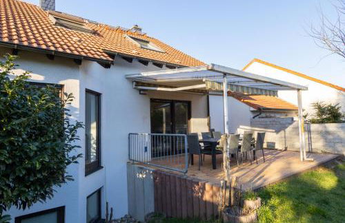 Cozy Holiday Home - Photo 6