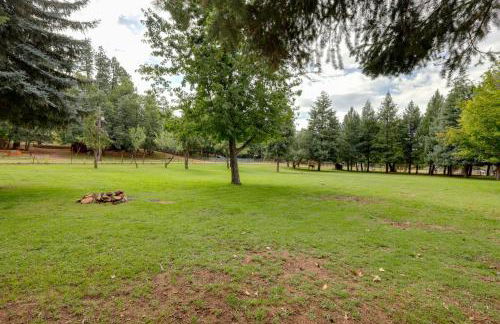 Cozy Cabin on 1 Acre in Premier Pine Neighborhood - Foto 27