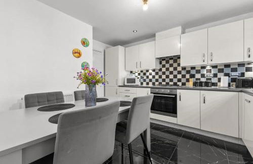 New large townhouse 3 bedrooms 4 beds and parking - Foto 10