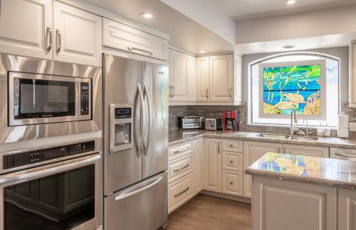 Moovalya Keys | Spacious Riverfront Retreat • Private Dock - Foto 12