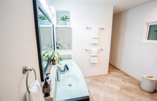 Buena Creek Vista Primary Subdivided Home with Views and Pool - Foto 39