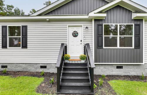 Screened Porch Family-Friendly St Stephen Retreat - Photo 25