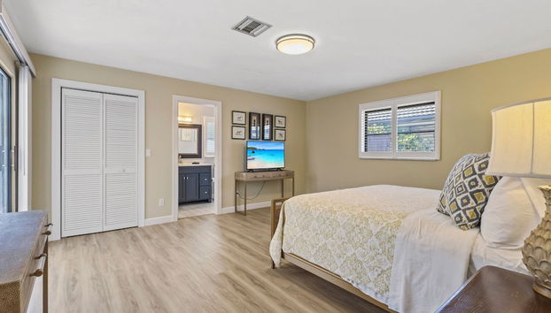 Avanti Vacation Rental, Relaxing 3-BR Retreat with Private Pool Minutes from Vanderbilt Beach and Delnor-Wiggins State Park. Enjoy Southern Exposure, BBQ Area, and Pet-Friendly Comfort - Foto 4