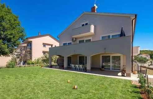 2 Bedroom Lovely Apartment In Viskovo - Photo 6