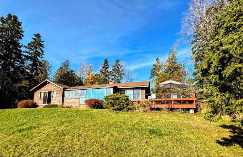 Charming Waterfront Sea Cottage with Private Beach near Bar Harbor, Hancock Maine - Photo 1