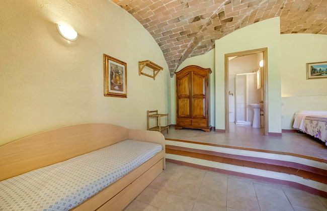 Tuscan Farmhouse in Montescudaio near Sea - Photo 8