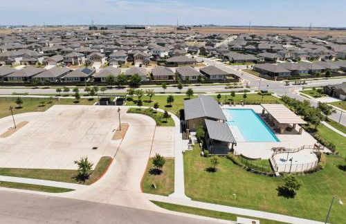 Charming 4BR Home w Spacious Backyard in Hutto - Foto 67