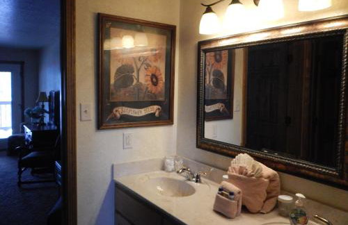 C24, Three bedroom, three bath log-sided, luxury Harbor North cottage with hot tub cottage - Foto 5