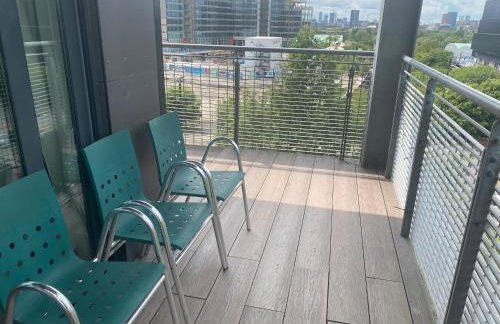 Stylish spacious 2 bed Apt Balcony Nr City Stadium - Foto 15