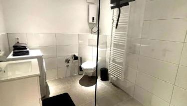 Lightplace - Boxspring - Parkplatz - Netflix - Photo 5, Shower