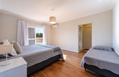 Refúgio com piscina, lareira e conforto, 1h de SP - Photo 3