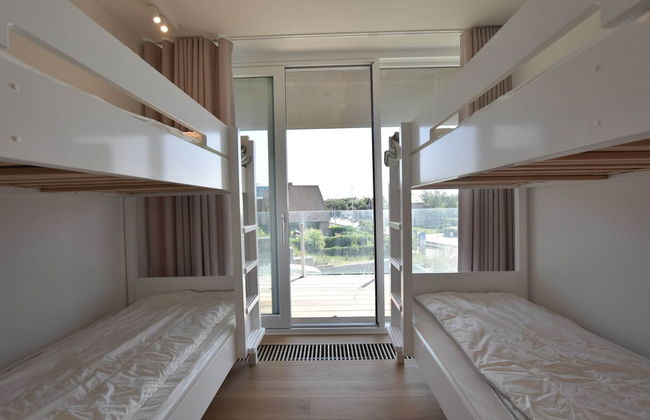 Bright Coastal Family Escape - Photo 19