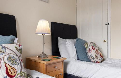 The Victoria - Quaint Victorian Home With Free Parking - Foto 10