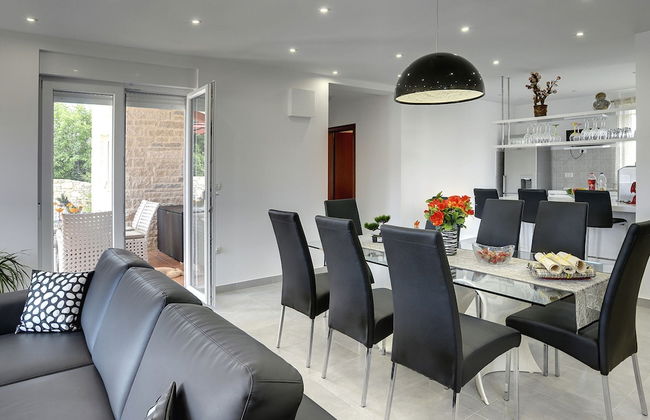 Modern Holiday Home With Pool in Bratulici - Foto 35