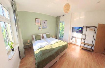 Ruhiges & modernes 5-Personen Apartment mit Boxspringbetten, Smart-TV, Wlan und Balkon - Foto 3