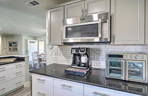 Pet-Friendly Merritt Island Home with Heated Pool - Foto 16