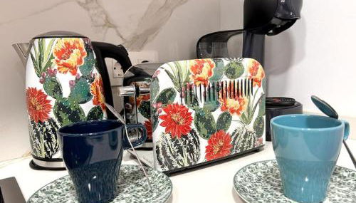 LUJO 10 pax Proyector, Maquina Arcade y Patinetes - Foto 4