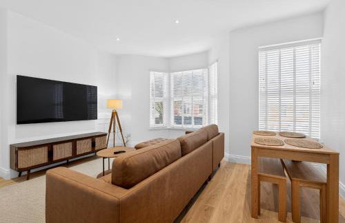 Stunning 2 Bedroom Apartments - City Centre Location, Free WiFi, Free Parking, Spacious Accommodation, Comfort and Style, Freshly Rennovated - Foto 1