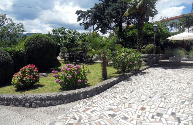 Spacious Apartment With Terrace & Outdoor Kitchen Surrounded by a Garden - Foto 21