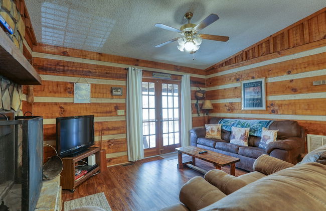 Creekside Memories - 2 Bedrooms, 2 Baths, Sleeps 6 Cabin by RedAwning - Foto 7